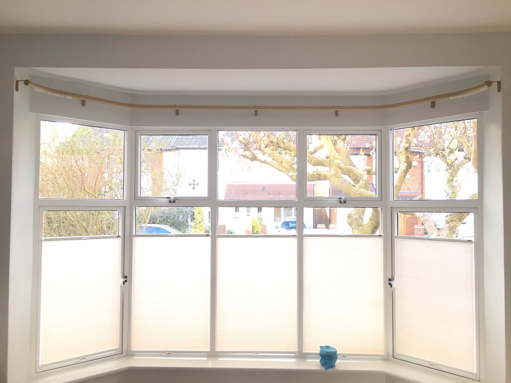 Consultation and measurement for bay window curtains